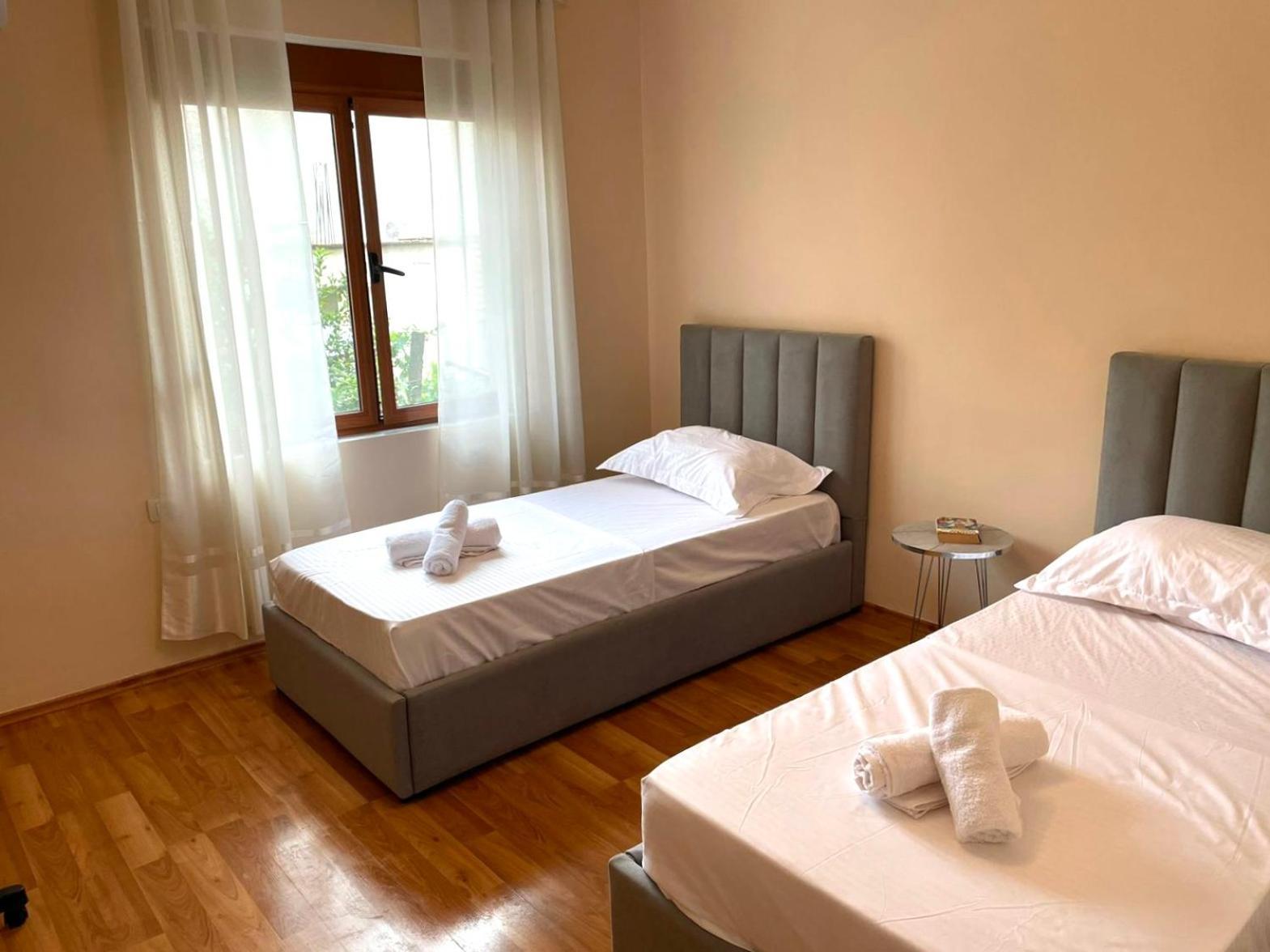 Skanderbeg Square Apartment 02 Tirana Esterno foto
