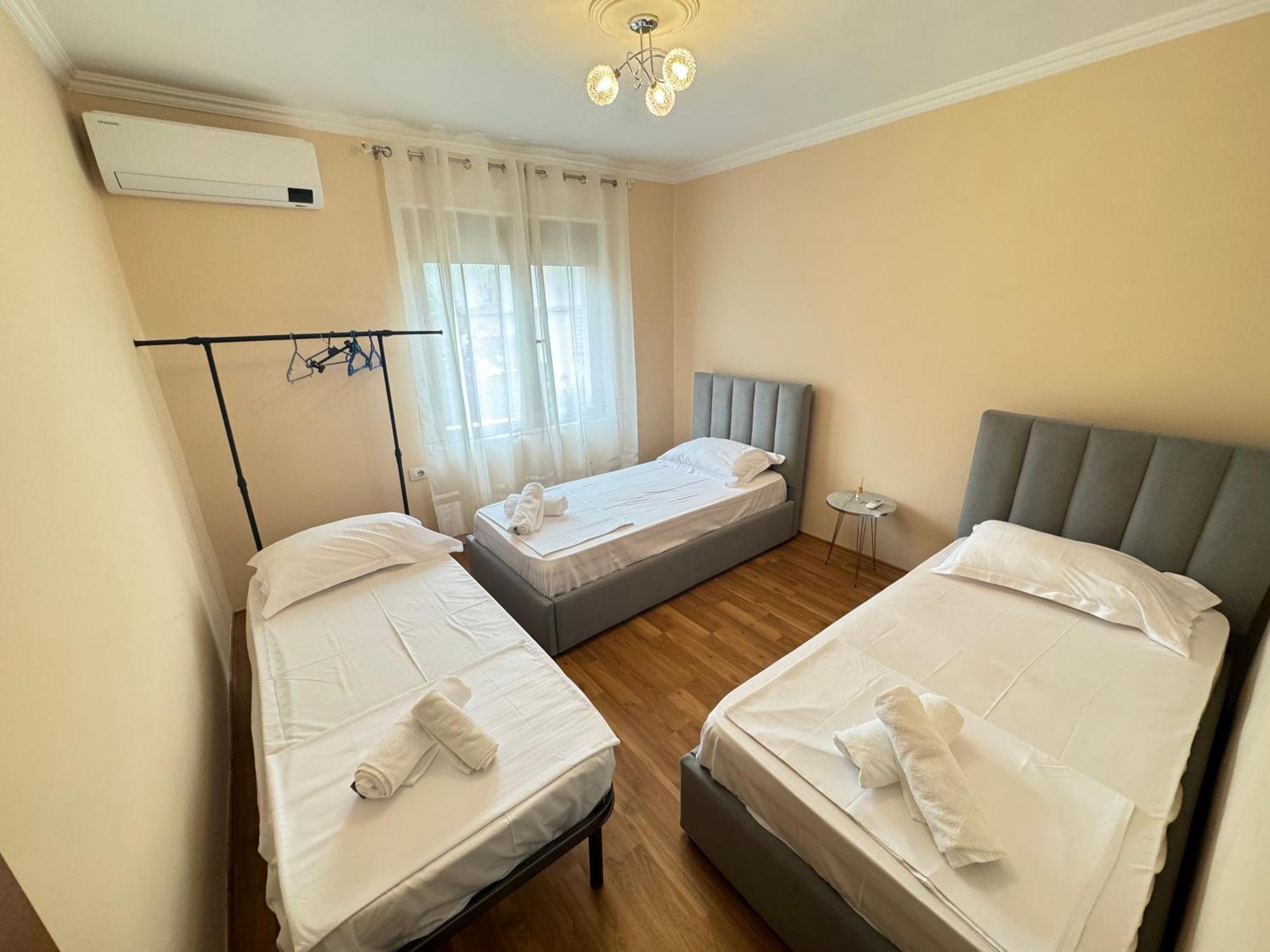 Skanderbeg Square Apartment 02 Tirana Esterno foto